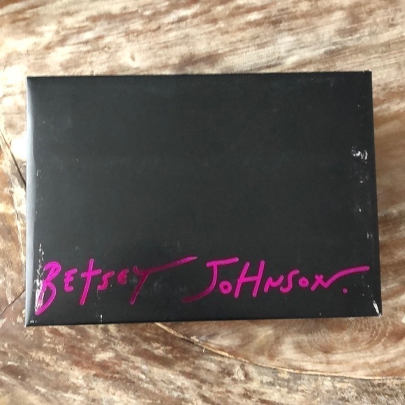 Betsey Johnson Alanni Flower Embellished Flat Sandals NIB 6.5 - Picture 7 of 11